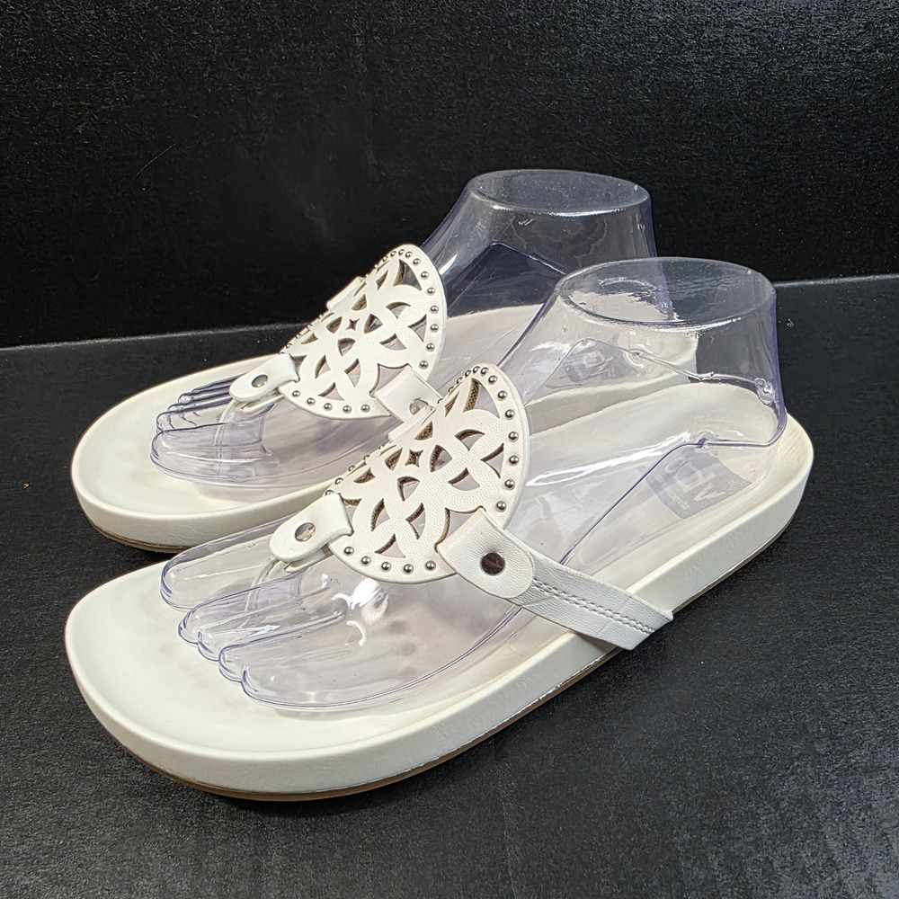 DV Dolce Vita Pilar White Laser Cut‎ Studded Medallion Thong Sandals Womens 9